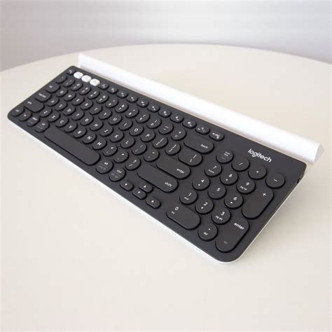 logitech K780 Multi-Device Wireless Keyboard for Computer, Phone and Tablet (Renewed)